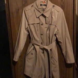 DKNY TRENCH COAT